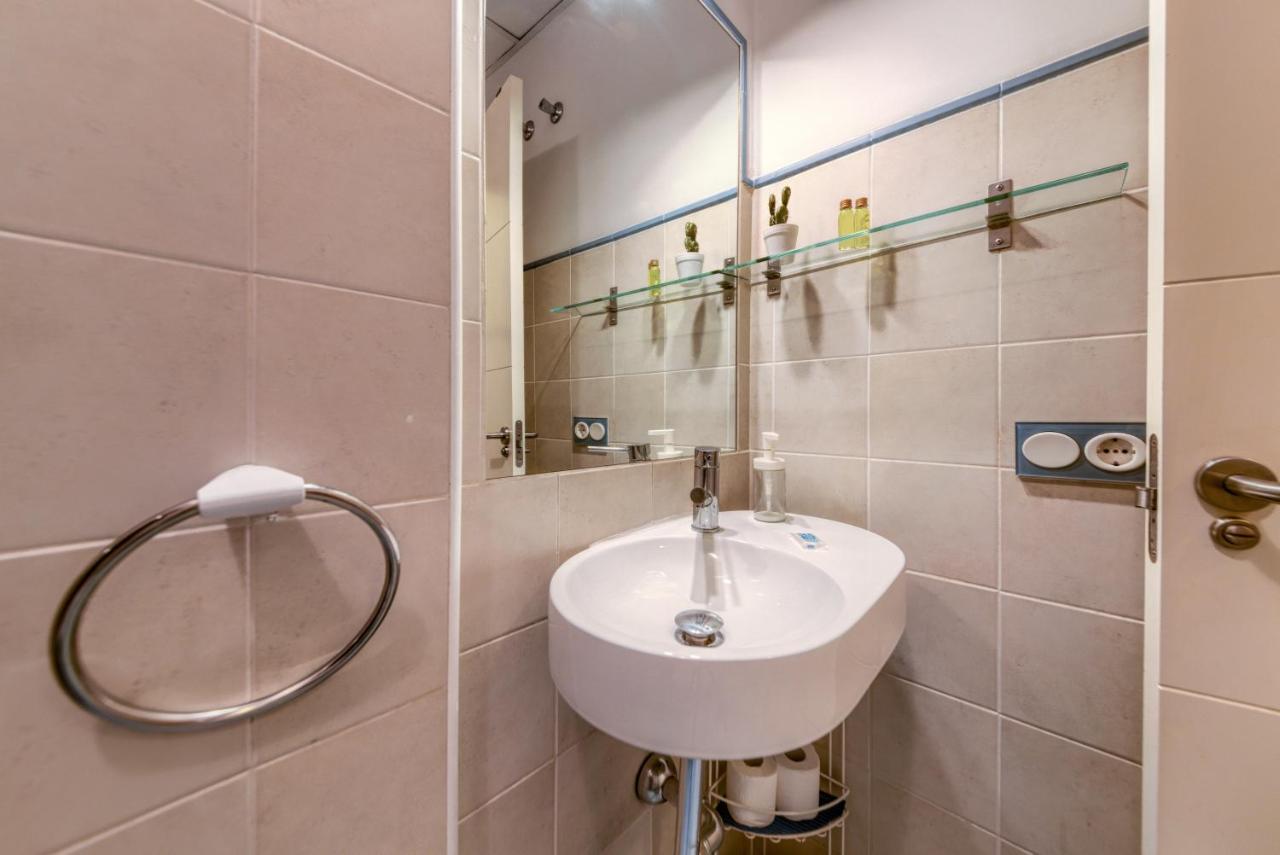 Lyrioshomes Apartamento Estudio La Biznaga Malaga Bagian luar foto