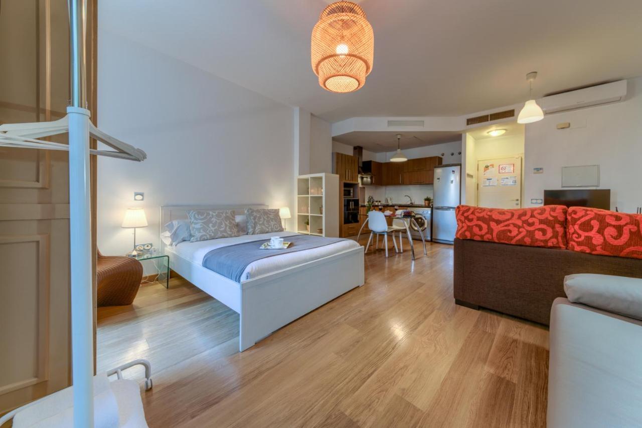 Lyrioshomes Apartamento Estudio La Biznaga Malaga Bagian luar foto